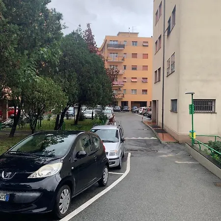 Erzelli'S House Apt A Con 3 Camere ゲストハウス