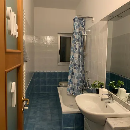 Erzelli'S House Apt A Con 3 Camere ゲストハウス 4*
