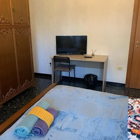 ゲストハウス Erzelli'S House Apt A Con 3 Camere 4*