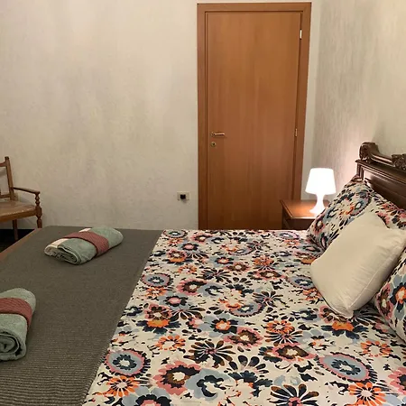 ゲストハウス Erzelli'S House Apt A Con 3 Camere 4*