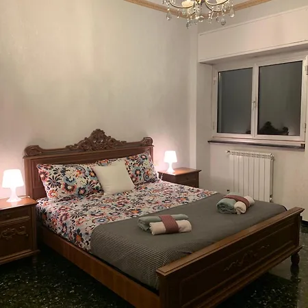 ゲストハウス Erzelli'S House Apt A Con 3 Camere 4*