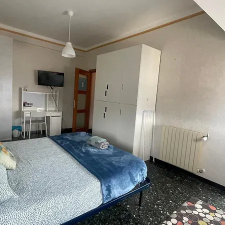 ゲストハウス Erzelli'S House Apt A Con 3 Camere 4*